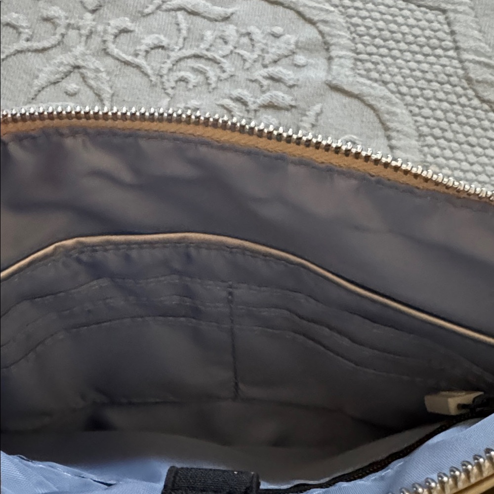 IHKWIP The City Chic Double Entry Crossbody - Gold - Picture 4 of 9